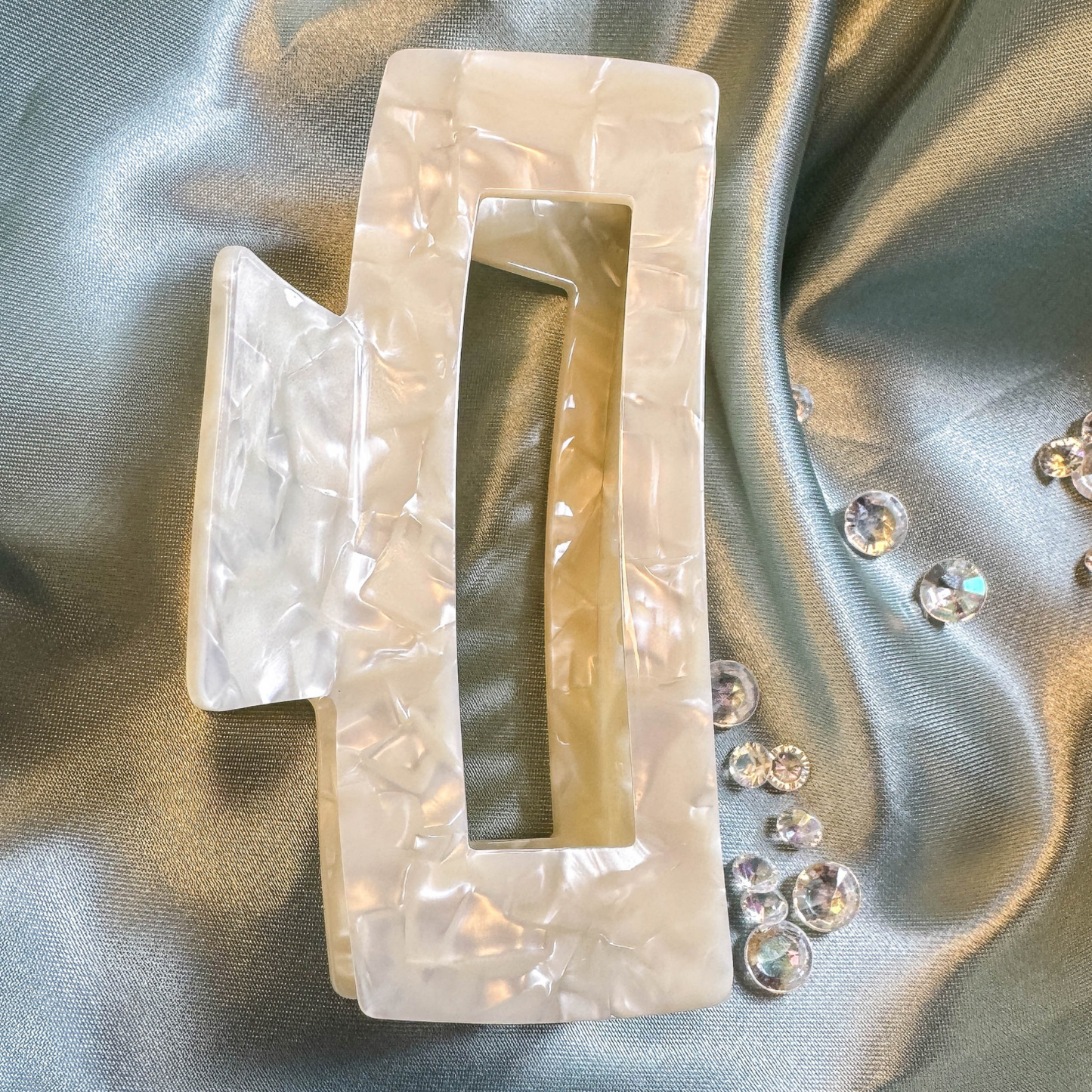 XL Hair Clip – Soft Vanilla