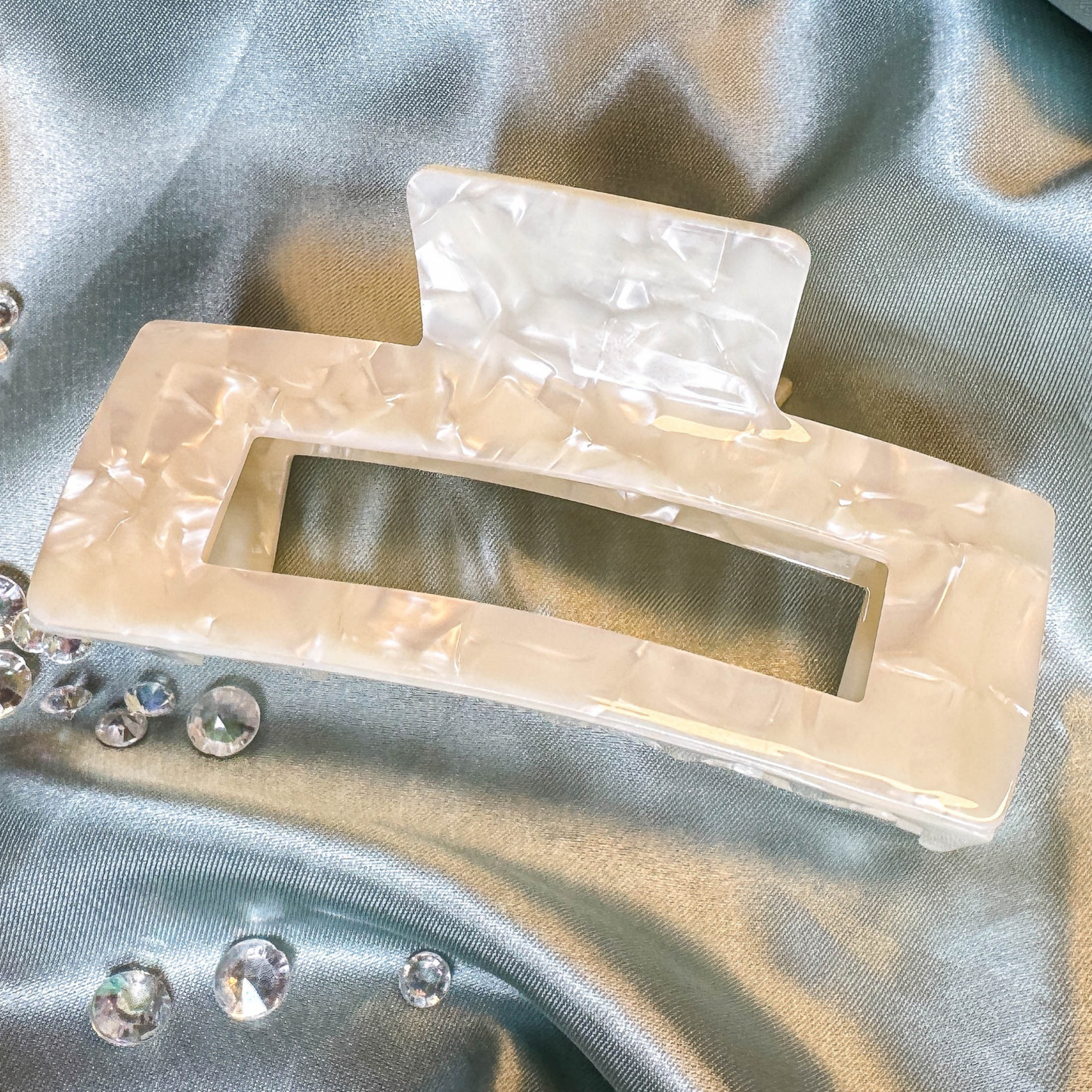 XL Hair Clip – Soft Vanilla