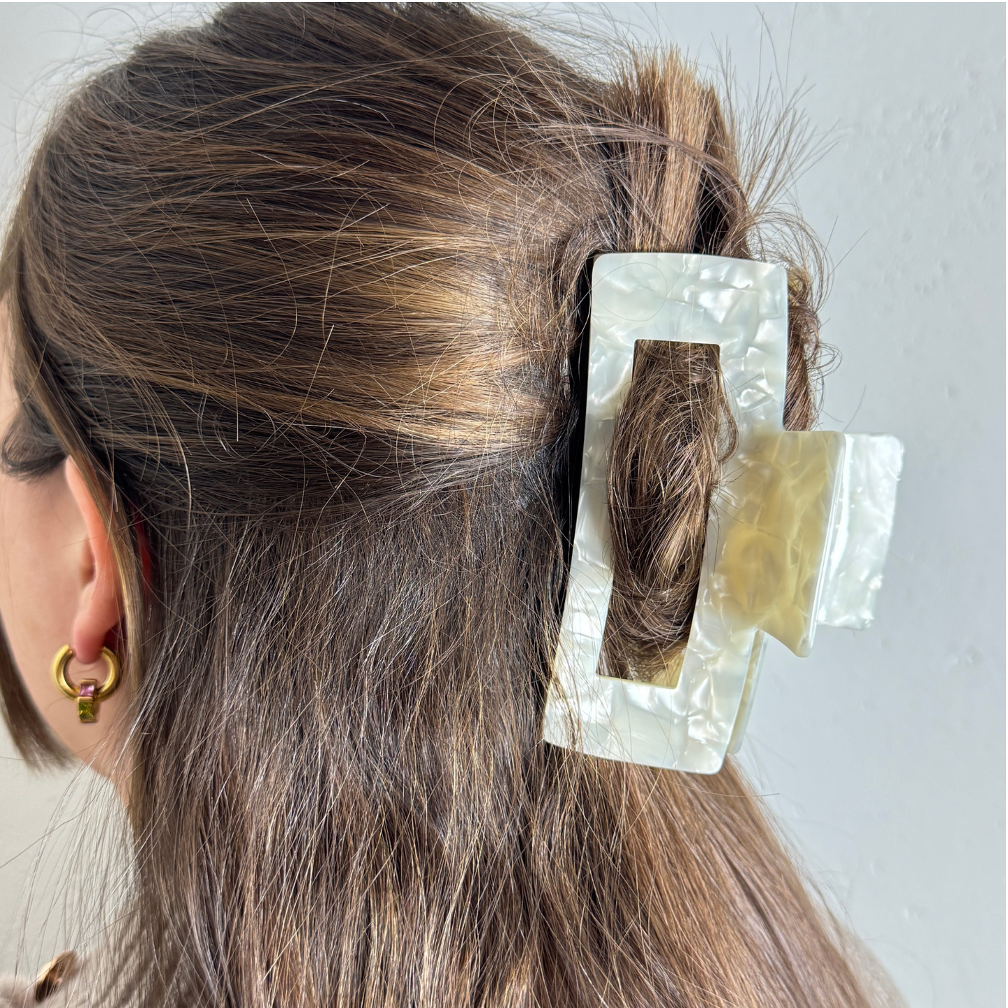 XL Hair Clip – Soft Vanilla